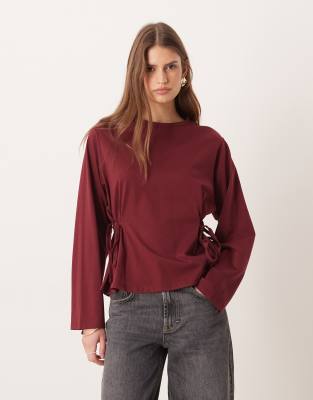 ASOS DESIGN - Langärmliges Oberteil in dunklem Kirschrot mit Taillenschnürung-Bunt