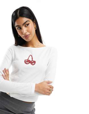 ASOS Design - Langärmliges Oberteil in Elfenbein mit Schlitz-Ausschnitt und Kirsch-Verzierung-Weiß