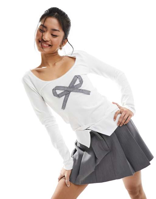 ASOS DESIGN – Langärmliges Oberteil in Elfenbein mit Vichykaro-Schleife