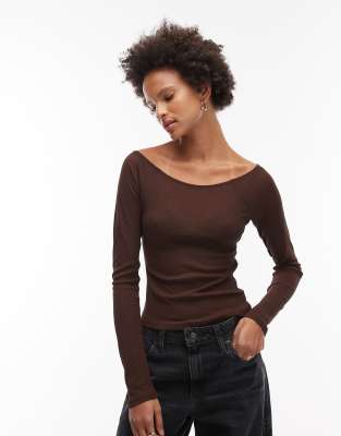 ASOS DESIGN - Langärmliges Oberteil in halbtransparentem Braun mit U-Ausschnitt-Brown