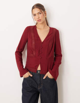 ASOS DESIGN - Langärmliges Oberteil in Maulbeere mit Spitzenbesatz-Rot