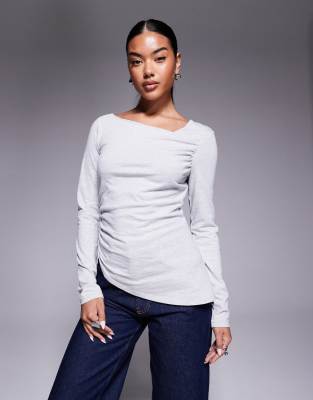 ASOS DESIGN - Langärmliges Oberteil in meliertem Grau mit asymmetrischem Ausschnitt und Saum