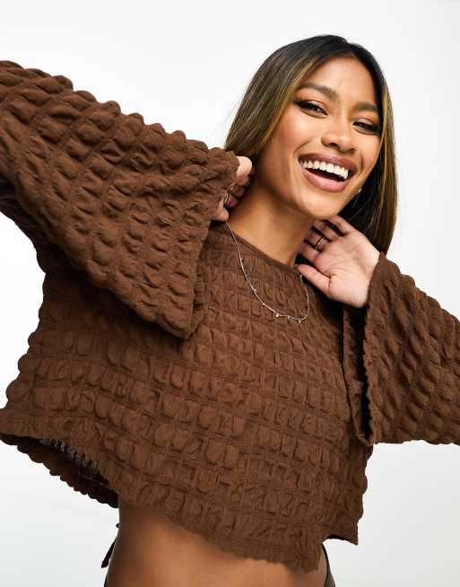 ASOS DESIGN – Langärmliges Oberteil in Schokobraun mit Blasenstruktur und Bindedetail am Rücken