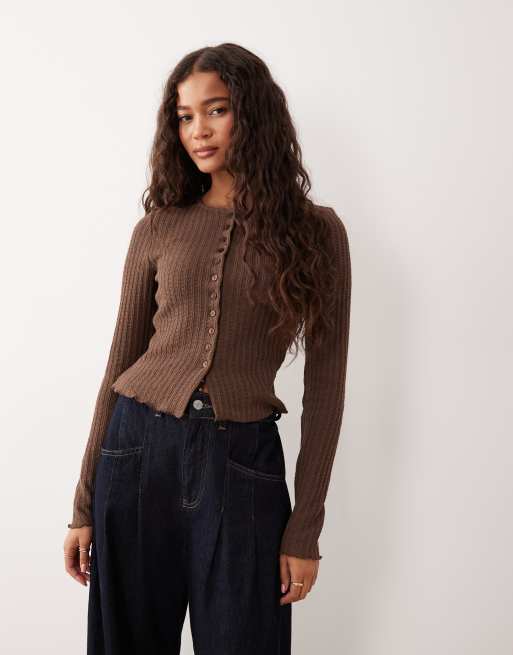 ASOS DESIGN – Langärmliges Oberteil in Schokobraun mit durchgehender Knopfleiste und Strukturmuster, 2 von 4