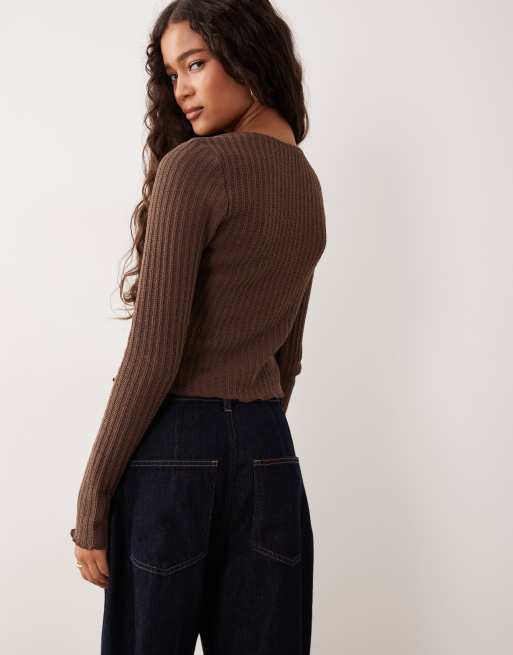 ASOS DESIGN – Langärmliges Oberteil in Schokobraun mit durchgehender Knopfleiste und Strukturmuster, 4 von 4