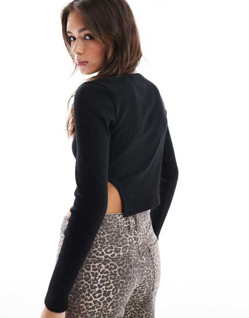 ASOS DESIGN – Langärmliges Oberteil in Schwarz mit asymmetrischem Ausschnitt und geschlitztem Saum, 4 von 5
