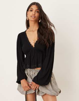 ASOS DESIGN - Langärmliges Oberteil in Schwarz mit Bindedetails hinten und Knitterstruktur