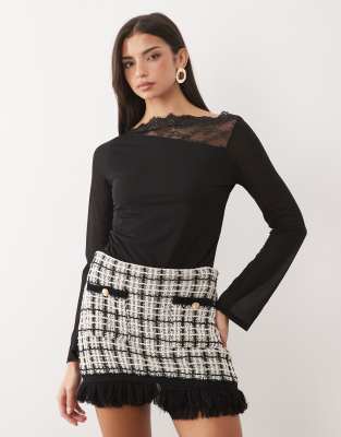 ASOS DESIGN - Langärmliges Oberteil in Schwarz mit Spitzenbesatz am Ausschnitt