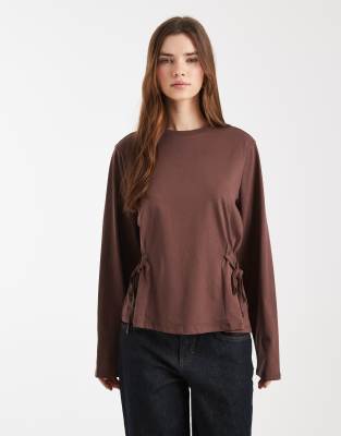 ASOS DESIGN - Langärmliges Oberteil in Schwarz mit Taillenschnürung-Brown