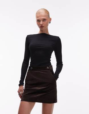 ASOS DESIGN - Langärmliges Oberteil in Schwarz mit U-Boot-Ausschnitt und Einfassung