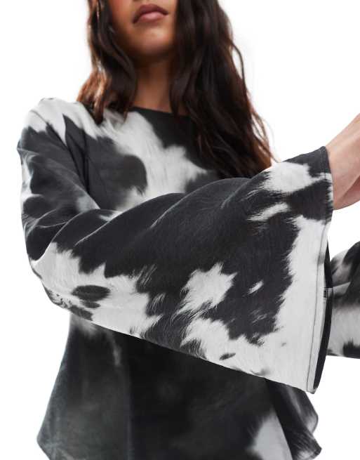 ASOS DESIGN – Langärmliges Oberteil mit gesmokter Taillenpartie und Kuhfellmuster, 4 von 4