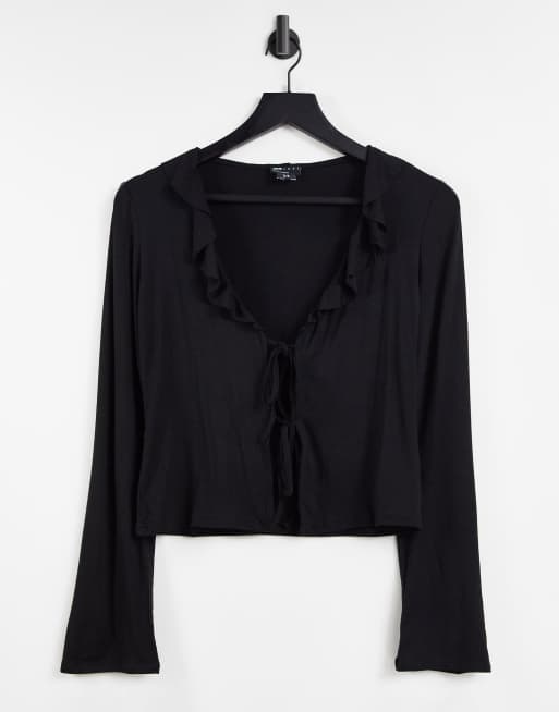 ASOS DESIGN – Langärmliges Oberteil mit Rüschen und Schnürung auf der Vorderseite in Schwarz