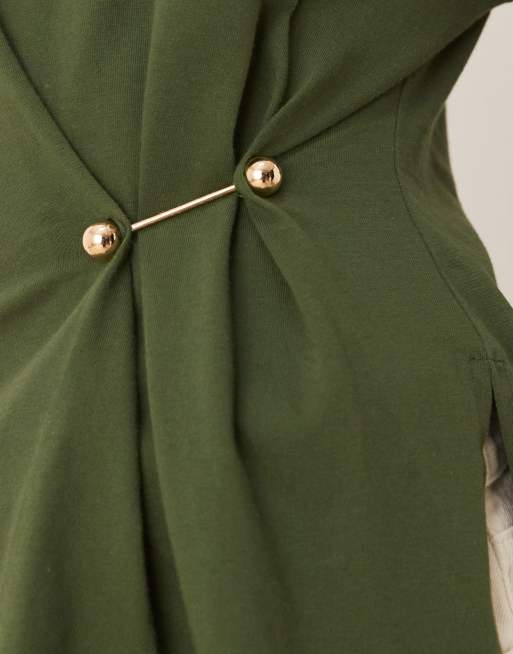 ASOS DESIGN – Langärmliges Oversize-Oberteil in Khaki mit geraffter Taille und Metallverzierung, 3 von 4