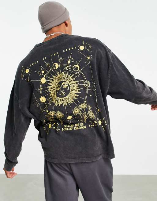 ASOS DESIGN – Langärmliges Oversize-Shirt aus Baumwolle in verwaschenem Schwarz mit Himmelskörper-Rückenprint - BLACK