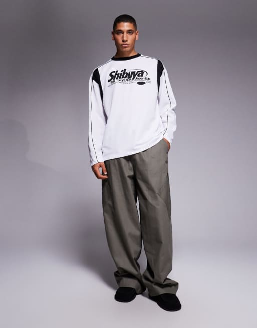 ASOS DESIGN – Langärmliges Oversize-T-Shirt in Schwarz mit Stadtgrafik in Weiß und Panel-Design , 2 von 5