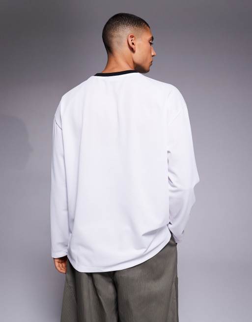 ASOS DESIGN – Langärmliges Oversize-T-Shirt in Schwarz mit Stadtgrafik in Weiß und Panel-Design , 3 von 5