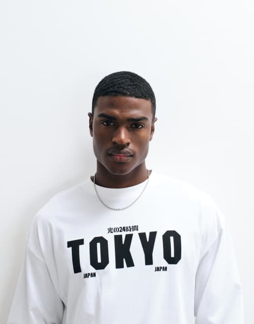 ASOS DESIGN – Langärmliges Oversize-T-Shirt in Weiß mit Tokyo-Motivprint, 4 von 5