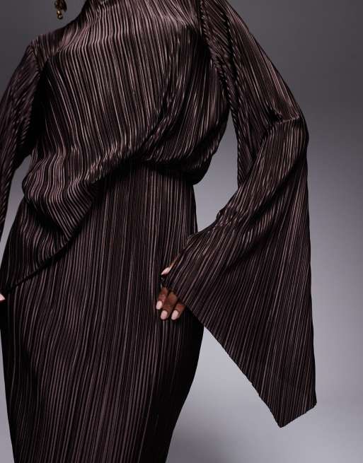 ASOS DESIGN – Langärmliges Plisse-MMaxikleid in Schokoladenbraun mit Trompetenärmeln, 3 von 4