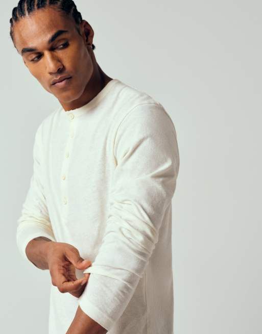 ASOS DESIGN – Langärmliges Regular-Fit-T-Shirt in cremeweißer Leinenoptik mit Henley-Ausschnitt, 5 von 12