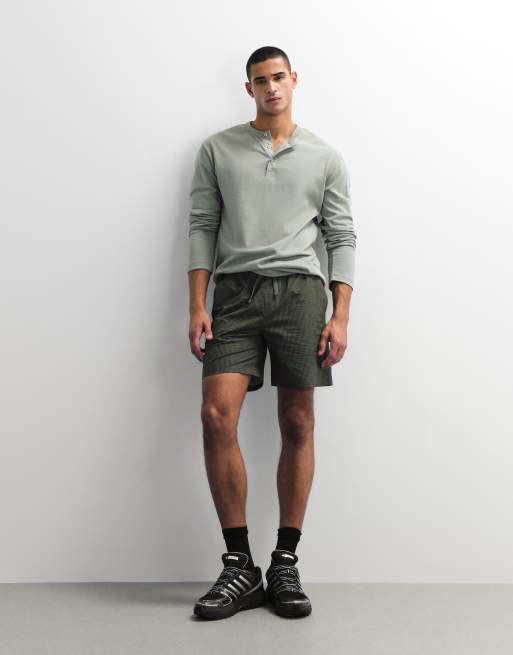 ASOS DESIGN – Langärmliges Relaxed-Fit-Henley-Shirt in grüner Waschung, 3 von 7