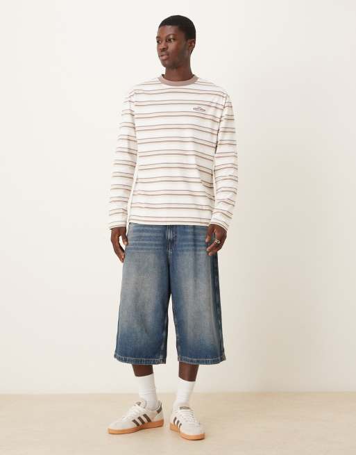 ASOS DESIGN – Langärmliges Relaxed Fit Shirt in Weiß mit beigen Streifen und Text-Grafik, 2 von 5