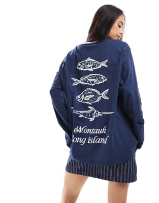 ASOS DESIGN - Langärmliges Ringer-Shirt in Marineblau mit Oversize-Schnitt und Fisch-Illustration