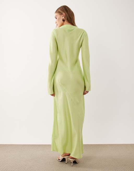 ASOS DESIGN – Langärmliges Satin-Maxikleid in Limettengrün mit U-Boot-Ausschnitt, 4 von 4