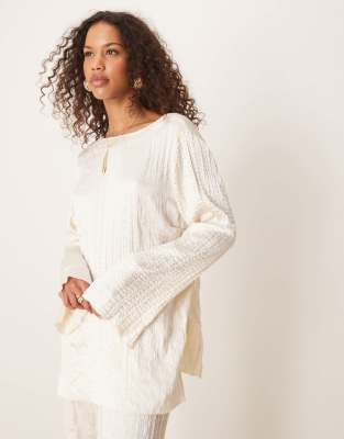 ASOS DESIGN - Langärmliges Satin-Oberteil in Wollweiß mit Knitterstruktur, Kombiteil-Neutral