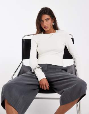 ASOS DESIGN - Langärmliges, schlichtes Oberteil in Elfenbeinweiß