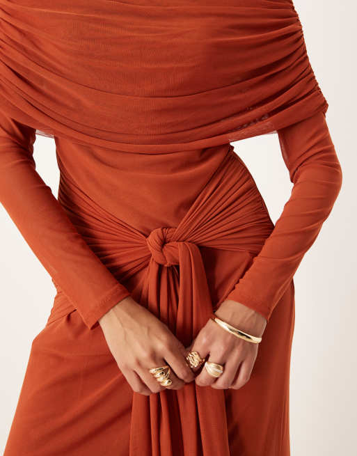 ASOS DESIGN – Langärmliges, schulterfreies Midikleid in Rostrot mit Schnürung auf der Vorderseite, 2 von 4