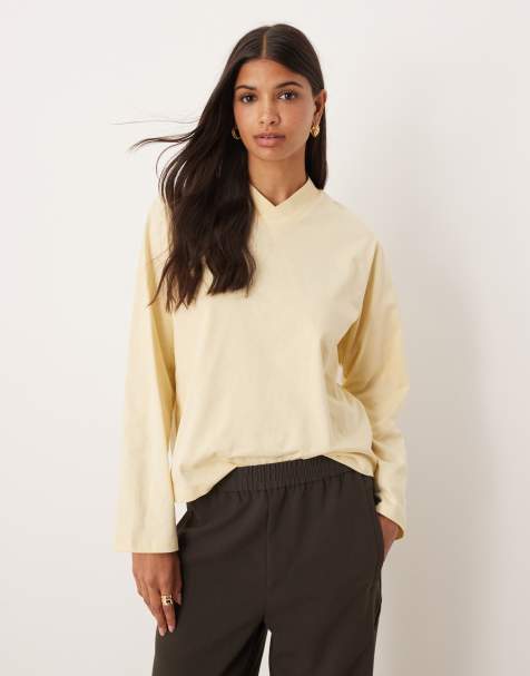 ASOS DESIGN – Langärmliges Shirt in Buttermilchgelb mit hoch angesetztem V-Ausschnitt - view 1