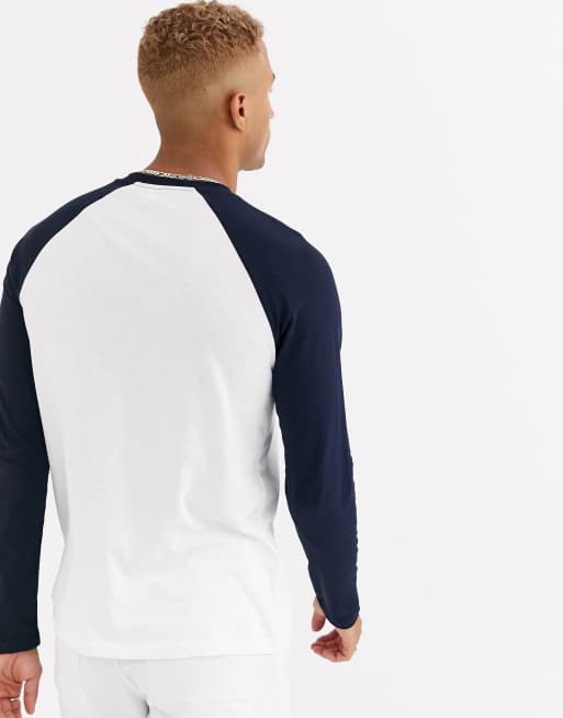 ASOS DESIGN – Langärmliges Shirt mit Raglanärmeln und Rundhalsausschnitt in Weiß und Marine, 2 von 4