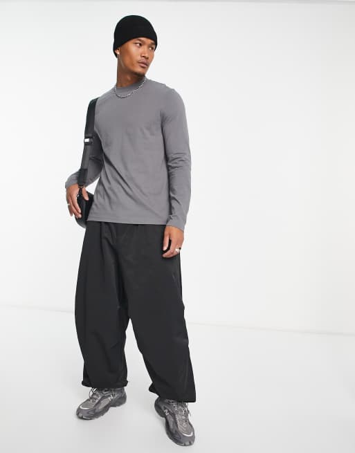 ASOS DESIGN – Langärmliges Shirt mit Rundhalsausschnitt in verwaschenem Schwarz, 2 von 4