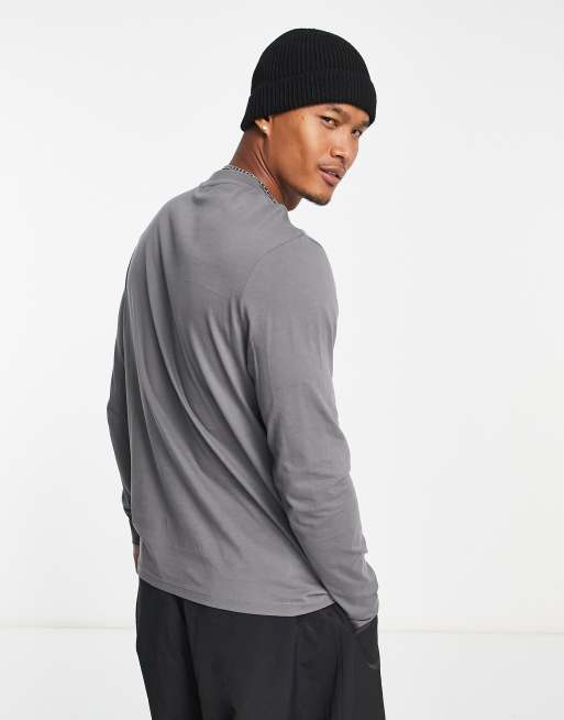 ASOS DESIGN – Langärmliges Shirt mit Rundhalsausschnitt in verwaschenem Schwarz, 4 von 4