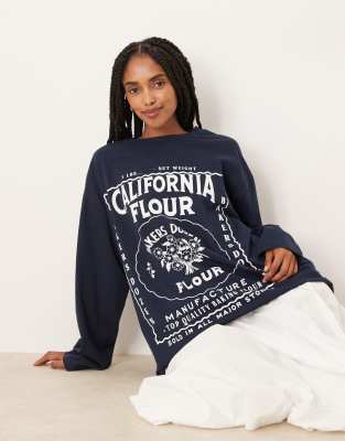 ASOS DESIGN - Langärmliges Skater-T-Shirt in Marineblau mit „California"-Print