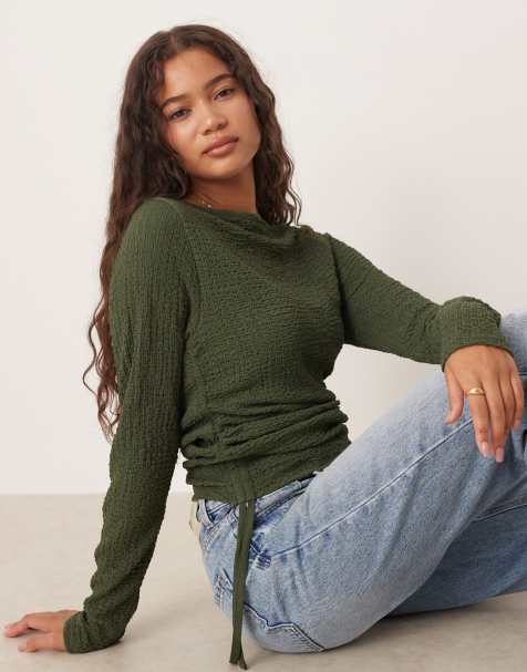 ASOS DESIGN – Langärmliges, strukturiertes Oberteil in Khaki mit seitlicher, gebundener Raffung - view 1