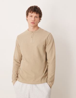 Langärmliges, strukturiertes Regular-Fit-Shirt in Beige mit Henley-Kragen-Neutral Neutral XS