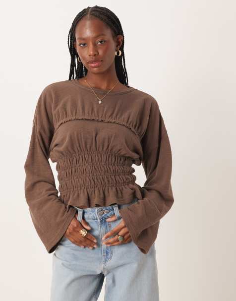 ASOS DESIGN – Langärmliges T-Shirt in Kaffeebraun mit Noppenstruktur und gesmokter Taille - view 1