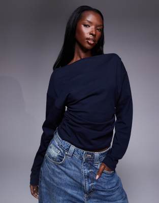 ASOS DESIGN - Langärmliges T-Shirt in Marineblau mit seitlicher Raffung