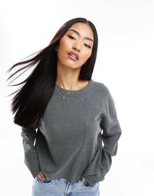 ASOS DESIGN – Langärmliges T-Shirt in verwaschenem Anthrazit mit Waffelstruktur