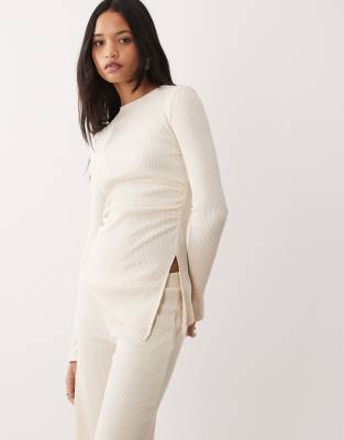 ASOS DESIGN - Langärmliges, tailliertes Oberteil in Cremeweiß mit Rippenmuster, Kombiteil-Neutral