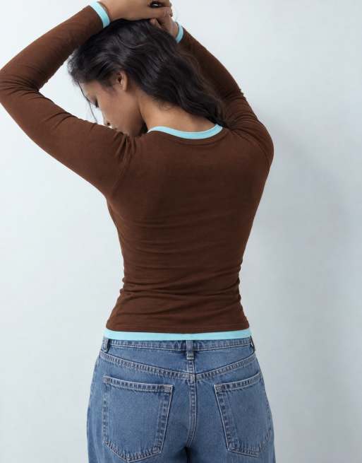 ASOS DESIGN langärmliges Top mit Rundhalsausschnitt in doppelter Lage in Braun und Aqua, 9 von 10