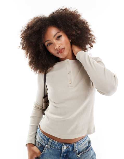 ASOS DESIGN – Langärmliges, transparentes Oberteil in geripptem Cremeweiß mit Knopfleiste - view 1