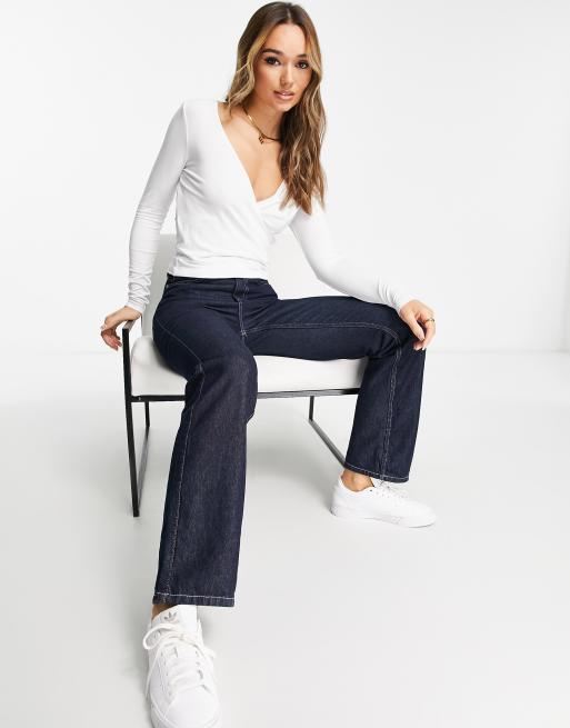 ASOS DESIGN – Langärmliges Wickeloberteil in Weiß, 3 von 4