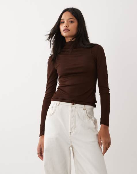 ASOS DESIGN – Langärmliges, zweilagiges Oberteil in Schokobraun mit Raffung und Trichterkragen - view 1