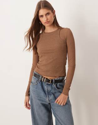 ASOS DESIGN - Langärmliges, zweilagiges Oberteil in Schokobraun-Brown