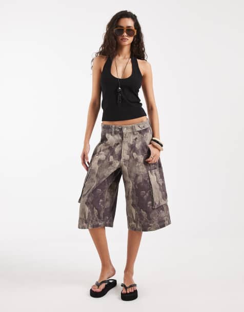 ASOS DESIGN - Lange bermudashorts med cargodetaljer og camouflage-print - view 1