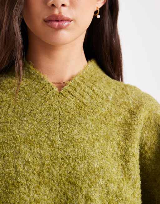 ASOS DESIGN - Lange bouclé trui met V-hals in donker olijfgroen, 3 van 4