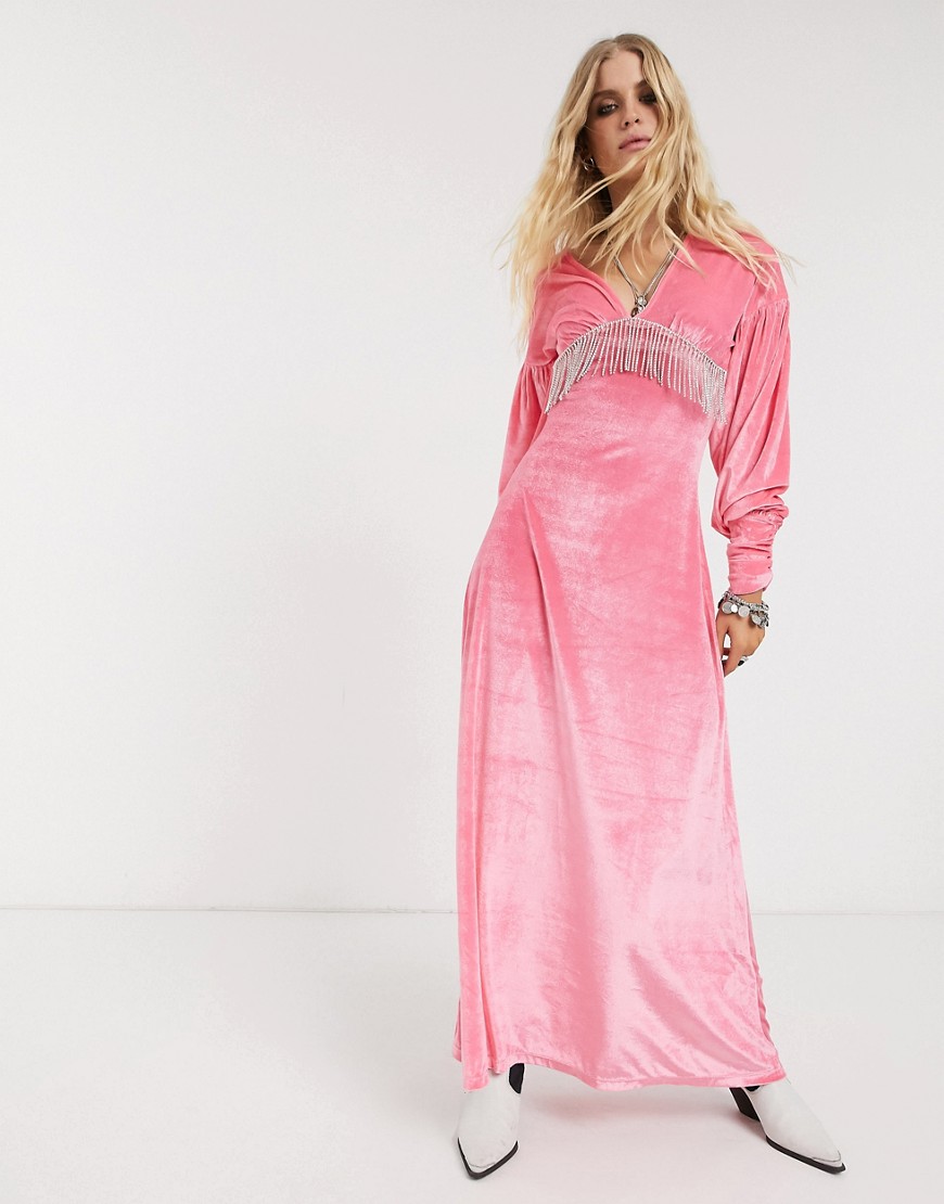 ASOS DESIGN - Lange fluwelen jurk met lange mouwen en rand met siersteentjes-Roze
