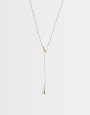 ASOS DESIGN - Lange Halskette im Lasso-Design in Gold-Optik mit tropfenförmigem Anhänger